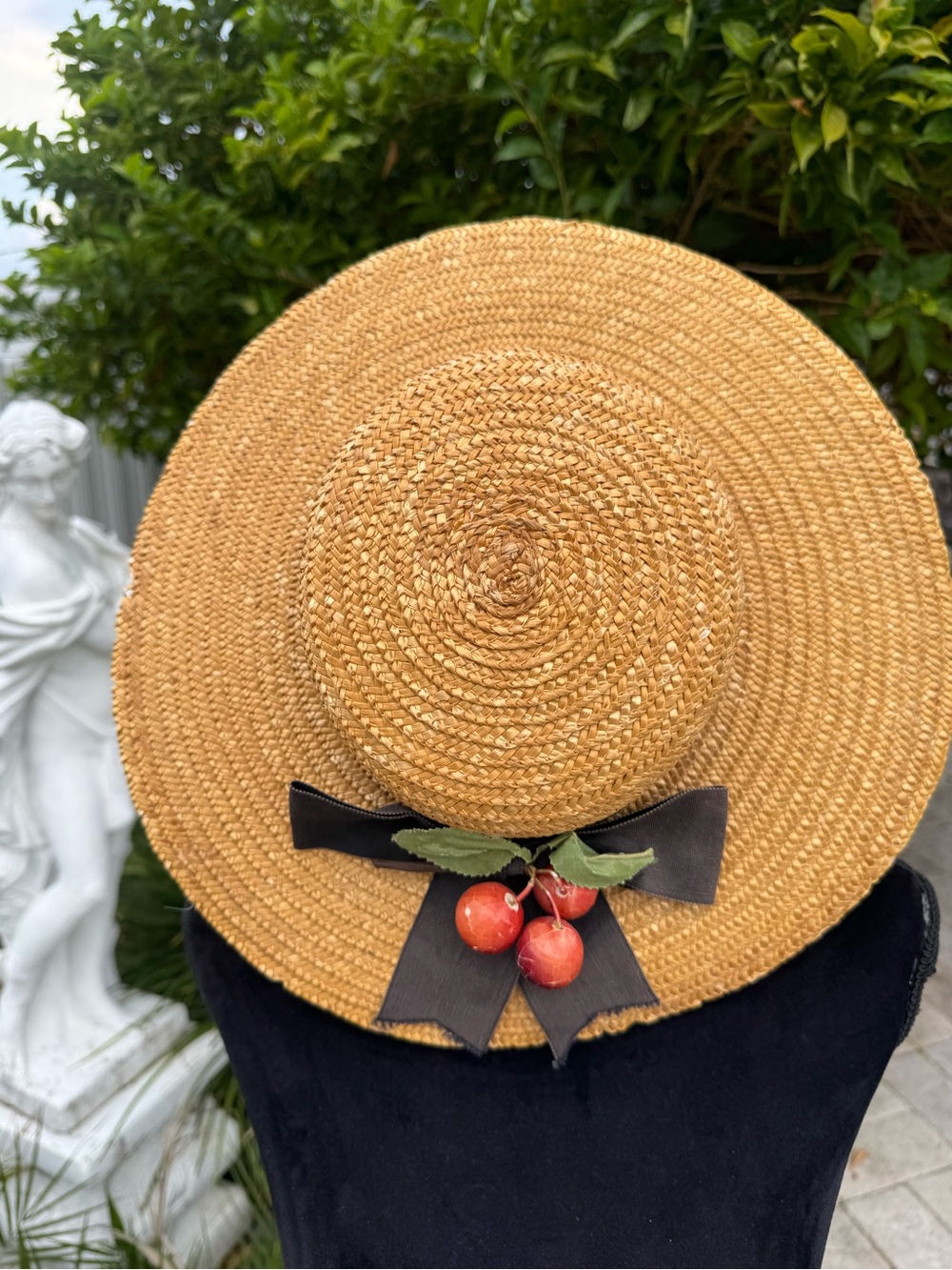 👒 Vintage-Style Wide-Brim Straw Boater Hat with Cherry Accent - Picture 8 of 9